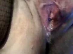 Adolescente cubierto ...