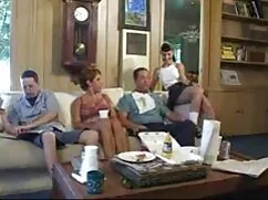 Chicas espiando dela ...