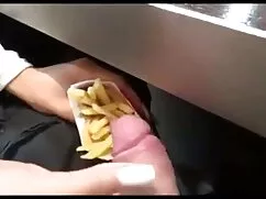 Domingo, marrón-negr ...