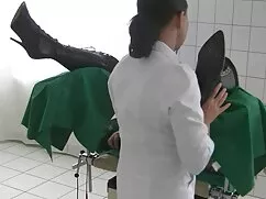 Mamá chicas jugando  ...