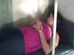 Niña ver videos xxx  ...