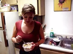 le gusta compartir.  ...