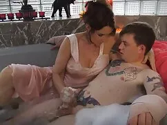 Kinky masaje tríos p ...