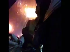 Chica desnuda instal ...