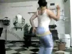 Chica ve a un hombre ...